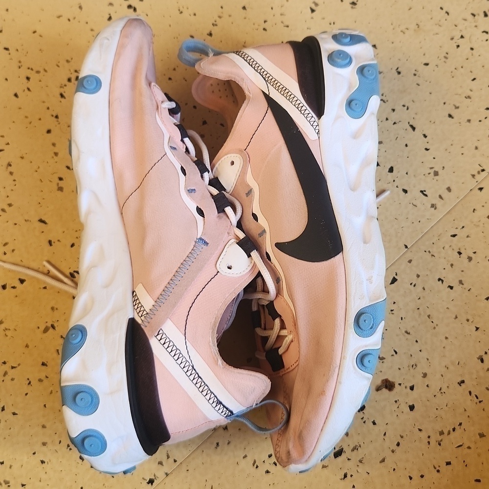 Nike React element women's size 9.5 great condition - Picture 3 of 7